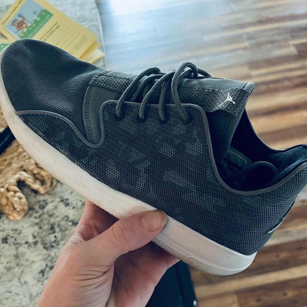 kid’s 6Y Jordan sneakers